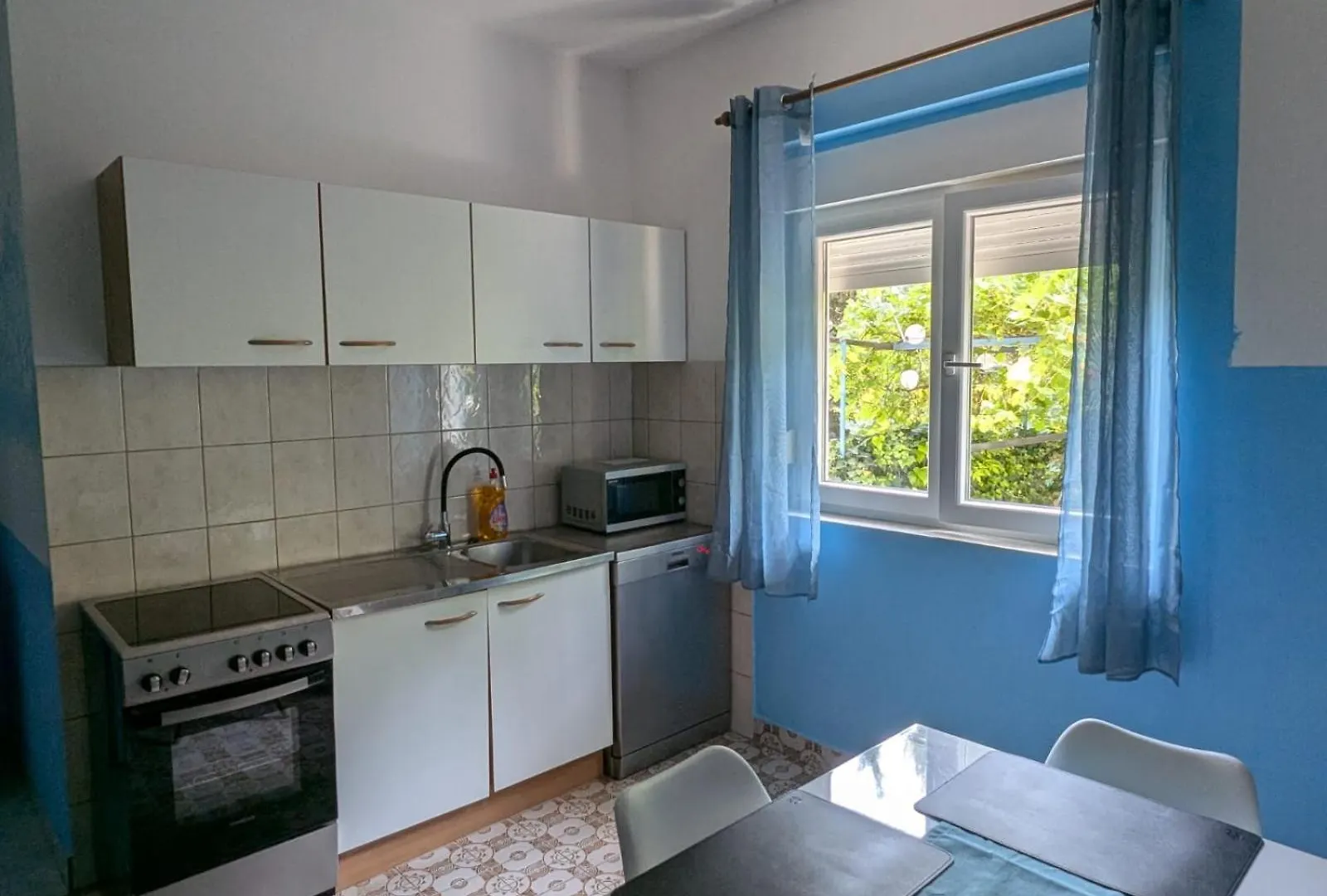 Apartments Lilly Weiss Banjol